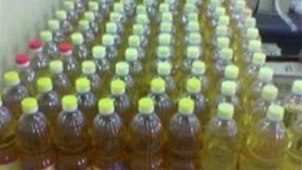 ضبط 1250 زجاجة زيت تموين قبل بيعها بالسوق السوداء ببورسعيد
