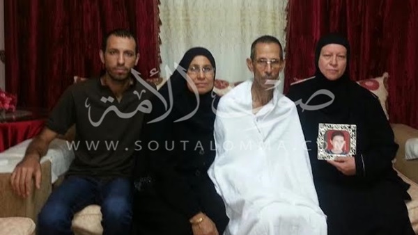 بالصور.. أهالى الشهداء بالبحر الأحمر: الحزن فى القلب والفخر فى الروح بالصور.. أهالى الشهداء بالبحر الأحمر: الحزن فى القلب والفخر فى الروح
