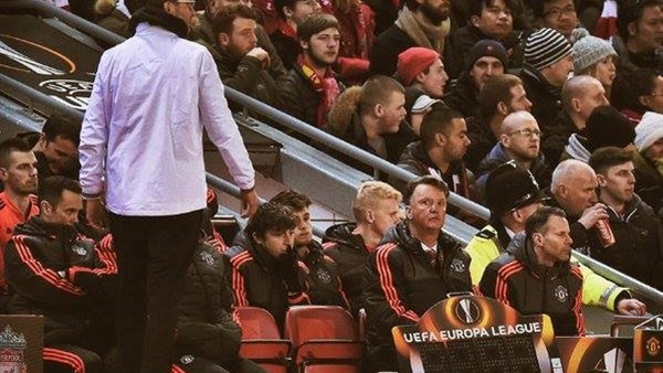 ليفربول يحسم القمة مع مانشستر.. وفوز مهم لفياريال على ليفركوزن.. «يونايتد» يبحث عن الفوز الأول له ببطولة «كأس الاتحاد الأوروبي».. «سواريز» يحقق النصر لفريقه ليفربول يحسم القمة مع مانشستر.. وفوز مهم لفياريال على ليفركوزن.. «يونايتد» يبحث عن الفوز الأول له ببطولة «كأس الاتحاد الأوروبي».. «سواريز» يحقق النصر لفريقه