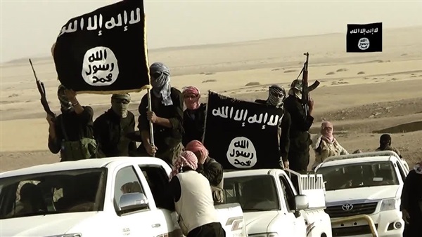 «داعش» يبدل زيّه هاربا إلى العراق «داعش» يبدل زيّه هاربا إلى العراق
