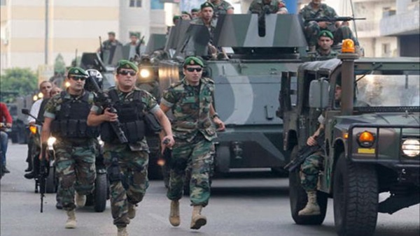 الجيش اللبناني يقصف تحركات الإرهابيين في جرود رأس بعلبك الجيش اللبناني يقصف تحركات الإرهابيين في جرود رأس بعلبك