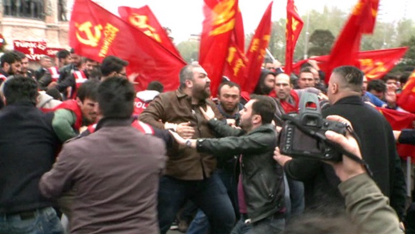  أتراك يهتفون:  «أردوغان قاتل»  بمحيط «تفجيرات السبت» 