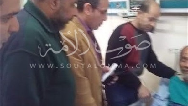 بالصور.. مدير الرعاية الحرجة يتفقد حالة المريض المطرود بالشرقية بالصور.. مدير الرعاية الحرجة يتفقد حالة المريض المطرود بالشرقية