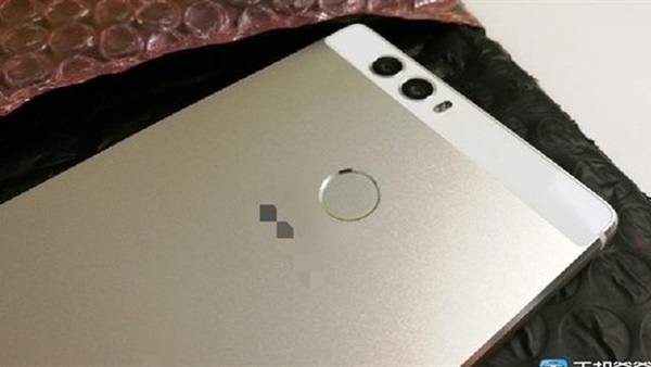 موقع صيني يسرب صوراً جديدة للهاتف المرتقب Huawei P9 موقع صيني يسرب صوراً جديدة للهاتف المرتقب Huawei P9