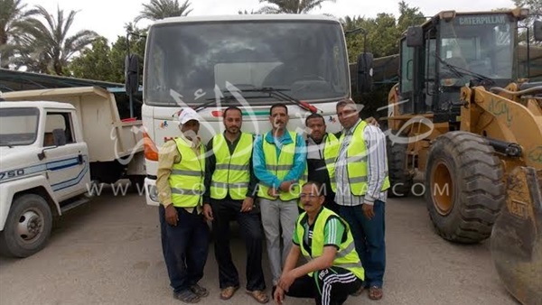 بالصور.. حملة لرفع كفاءة الطرق بالوادي الجديد بالصور.. حملة لرفع كفاءة الطرق بالوادي الجديد