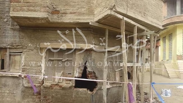 بالصور.. إخلاء عقار بالدقهلية من السكان تمهيدا لإزالتة بالصور.. إخلاء عقار بالدقهلية من السكان تمهيدا لإزالتة