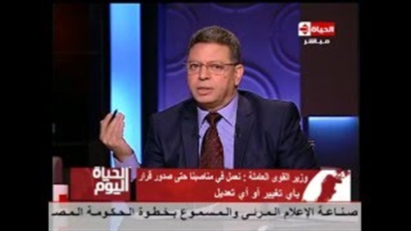 بالفيديو.. متصل يحرج «وزير القوي العاملة» علي الهواء بالفيديو.. متصل يحرج «وزير القوي العاملة» علي الهواء