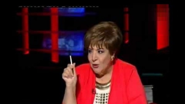 سناء منصور ماهجمة«عزة الحناوي»: «مش عارفة إزاي بقت مذيعة» سناء منصور ماهجمة«عزة الحناوي»: «مش عارفة إزاي بقت مذيعة»