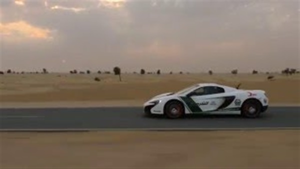 بالفيديو.. سباق بين سيارة «ماكلارين 650S» وطائرة بدون طيار بالفيديو.. سباق بين سيارة «ماكلارين 650S» وطائرة بدون طيار