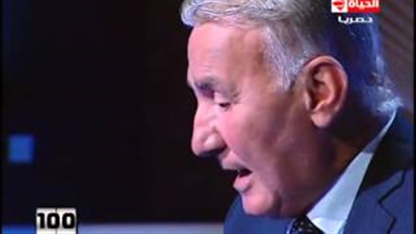 بالفيديو.. عزت أبو عوف: لو كنت فتاة كنت قطعت كل الرجالة