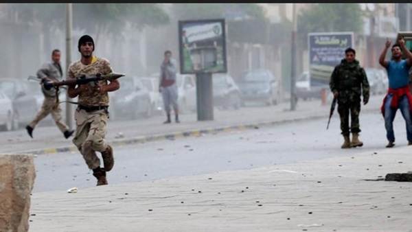 إصابة 17 جنديا بالجيش الليبي جراء الاشتباكات بالمحور الغربي ببنغازي