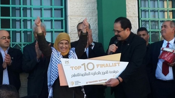 «الجامعة العربية» تهنئ المتوجة بـ«لقب أفضل معلمة في العالم» بدبي «الجامعة العربية» تهنئ المتوجة بـ«لقب أفضل معلمة في العالم» بدبي