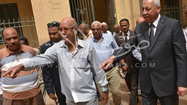 بالفيديو والصور.. محافظ أسوان في زيارة ميدانية لبيت العقاد بالفيديو والصور.. محافظ أسوان في زيارة ميدانية لبيت العقاد