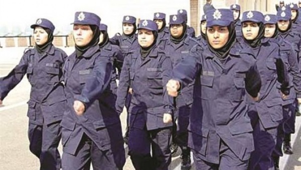 «رئيس الأمة» بالكويت يستقبل الدفعة الأولى من الحرس النسائي «رئيس الأمة» بالكويت يستقبل الدفعة الأولى من الحرس النسائي