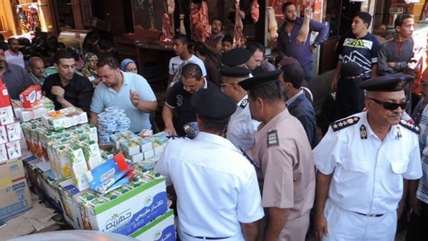 ضبط 265 كيلو سلع غذائية فاسدة بشركة غير مرخصة بالهرم