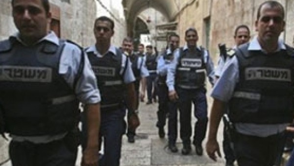 شرطة الإحتلال: محاولة طعن جندي قرب تل أبيب شرطة الإحتلال: محاولة طعن جندي قرب تل أبيب