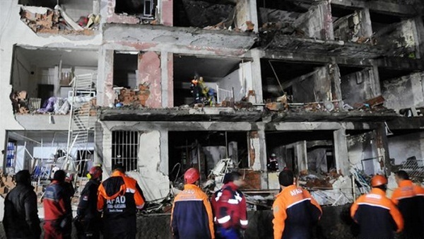 الخارجية اللبنانية تدين العمليتين الإرهابيتين في ساحل العاج وتركيا