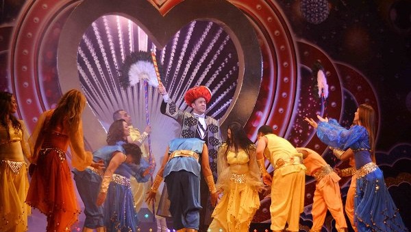 مسرح مصر يقدم عرض «ليلة رأس السنة» مسرح مصر يقدم عرض «ليلة رأس السنة»