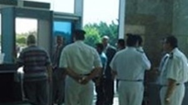 جمارك مطار القاهرة تحبط محاولة تهريب 35 كيلوجرام حشيش جمارك مطار القاهرة تحبط محاولة تهريب 35 كيلوجرام حشيش