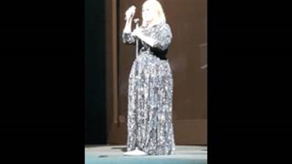 بالفيديو.. أديل تحتفل بعاشقين في حفلها بالفيديو.. أديل تحتفل بعاشقين في حفلها