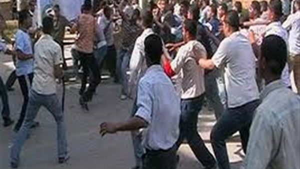 اشتكابات بين مؤيدي ومعارضي قانون الخدمة المدنية أمام «الفسطاط» اشتكابات بين مؤيدي ومعارضي قانون الخدمة المدنية أمام «الفسطاط»