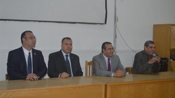 بالصور..رئيس جامعة المنصورة يلتقى بطلاب التربية الرياضية الجدد   