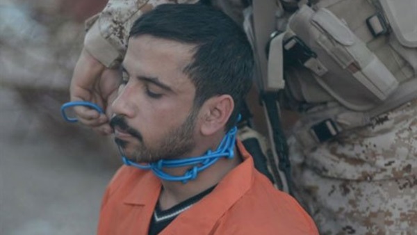 بالصور.. «داعش» يفجر رأس عراقى بتهمة التجسس 