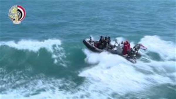 بالفيديو.. السيسى يشهد المناورة البحرية بالذخيرة الحية «ذات الصوارى» بالفيديو.. السيسى يشهد المناورة البحرية بالذخيرة الحية «ذات الصوارى»