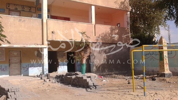 «الموت المفاجىء» يهدد تلاميذ مدرسة «الشهداء الإعدادية» بالإسماعلية.. المبنى آيل للسقوط..«المقاول»: الوقت لم يسعفنى لترميمة.. «التعليم»: خطة جديدة لتحديثة.. وأولياء الأمور يستغاثون بالمحافظ «الموت المفاجىء» يهدد تلاميذ مدرسة «الشهداء الإعدادية» بالإسماعلية.. المبنى آيل للسقوط..«المقاول»: الوقت لم يسعفنى لترميمة.. «التعليم»: خطة جديدة لتحديثة.. وأولياء الأمور يستغاثون بالمحافظ