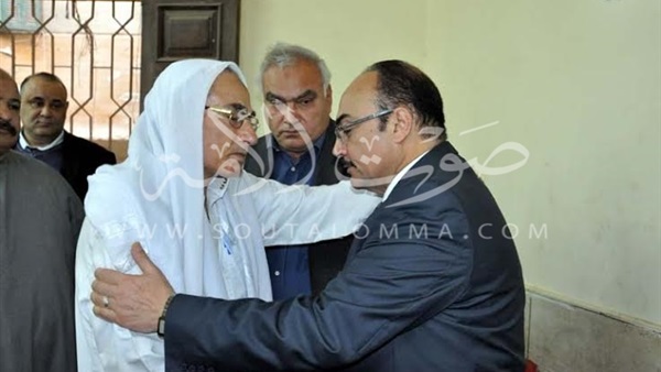 بالصور.. محافظ القليوبية يقدم العزاء في شهيدي رفح بقليوب والقناطر بالصور.. محافظ القليوبية يقدم العزاء في شهيدي رفح بقليوب والقناطر