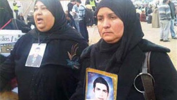 أمهات شهداء الإسماعيلية يطالبون بإطلاق أسمائهم على المدارس أمهات شهداء الإسماعيلية يطالبون بإطلاق أسمائهم على المدارس