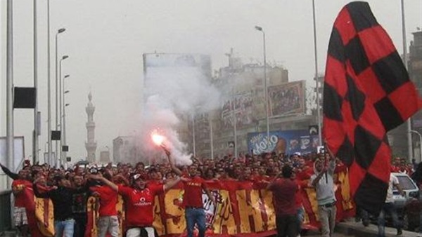 عاجل: وصول عدد من حافلات التراس اهلاوي الى برج العرب عاجل: وصول عدد من حافلات التراس اهلاوي الى برج العرب