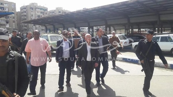بالصور.. محافظ بورسعيد يتفقد منطقة إنتظار سيارات الأجرة والسرفيس بالصور.. محافظ بورسعيد يتفقد منطقة إنتظار سيارات الأجرة والسرفيس