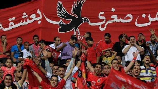 توافد بعض جماهير ألتراس أهلاوي على ستاد برج العرب بالاسكندرية 