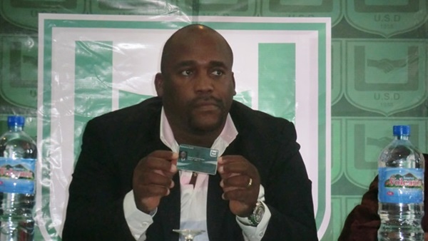 رئيس «دوالا» يزور الأهلي ستورز 