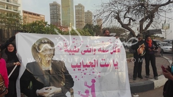 بالصور.. أنصار «مبارك» يحتفلون بـ«سوزان مبارك» في عيد الأم