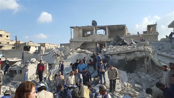 مقتل 39 شخصًا بينهم 5 أطفال إثر قصف جوي بسوريا