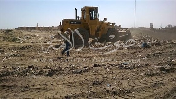 رئيس مدينة بورفؤاد يتابع تجريف أرض الشاطئ رئيس مدينة بورفؤاد يتابع تجريف أرض الشاطئ