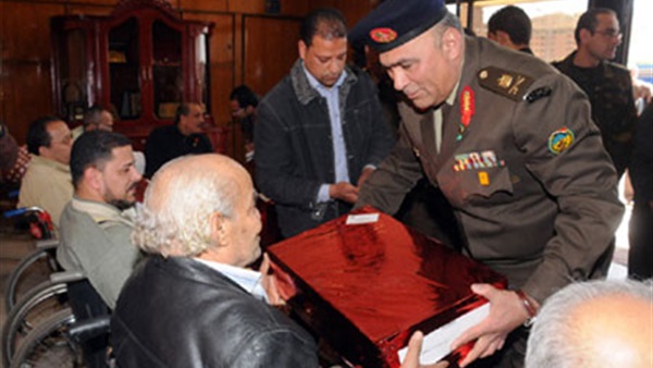 اليوم.. "المحاربين القدماء" تكرم أسر الشهداء والمصابين في المنيا اليوم.. "المحاربين القدماء" تكرم أسر الشهداء والمصابين في المنيا