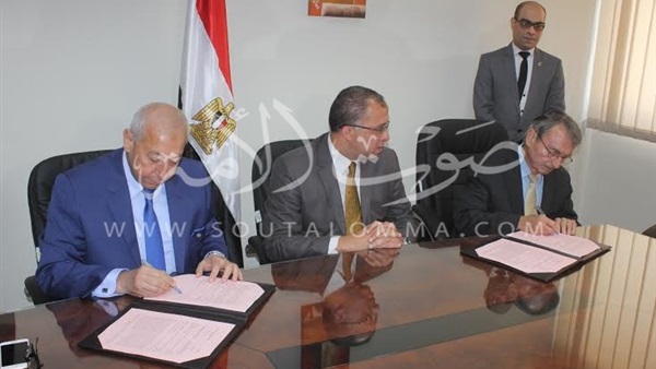 بالصور.. «محافظ أسوان» يوقع مذكرة لإنشاء مركز «GIS» بالصور.. «محافظ أسوان» يوقع مذكرة لإنشاء مركز «GIS»