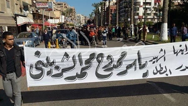 بالصور.. أهالى بورسعيد يطالبون بالقصاص لدماء شهيد العريش بالصور.. أهالى بورسعيد يطالبون بالقصاص لدماء شهيد العريش