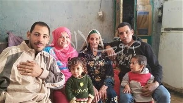 فى عيدهم.. أمهات ترفع شعار «قلبى على ولدى أنفطر وقلب ولدى عليا حجر».. «فاطمة» السوهاجية تصاب بعجز وأولادها:«مع نفسك»..«هانم» تعتمد على والدتها لقضاء حوائجها بعد تخلى أبنائها عنها بالشرقية فى عيدهم.. أمهات ترفع شعار «قلبى على ولدى أنفطر وقلب ولدى عليا حجر».. «فاطمة» السوهاجية تصاب بعجز وأولادها:«مع نفسك»..«هانم» تعتمد على والدتها لقضاء حوائجها بعد تخلى أبنائها عنها بالشرقية