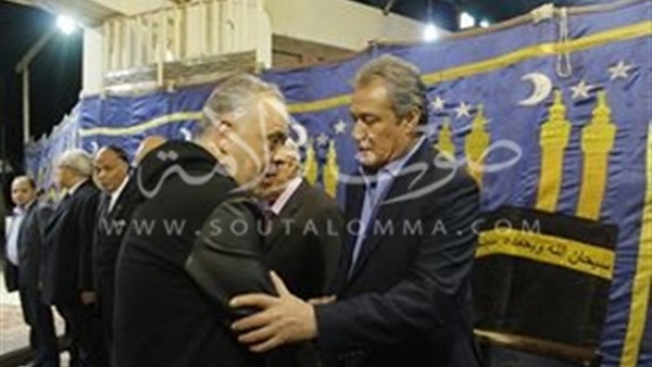 أشرف ذكي وأحمد بدير يعزيان الفيشاوي 
