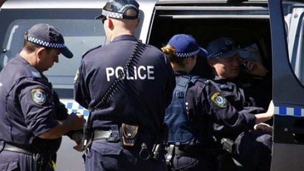 استراليا تعتقل شخصين بتهمة تمويل داعش استراليا تعتقل شخصين بتهمة تمويل داعش