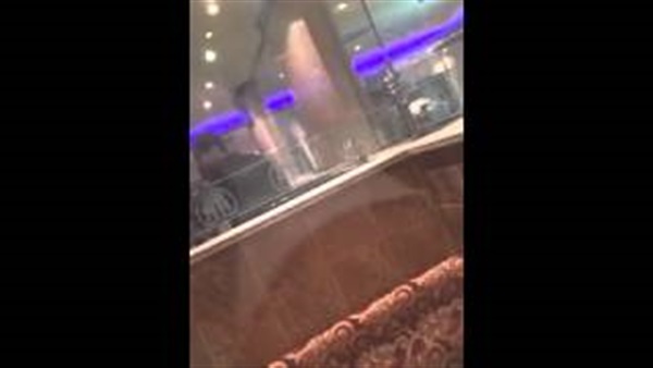 بالفيديو.. مشاجرات عنيفة داخل مطعم بين شباب سعوديين بالفيديو.. مشاجرات عنيفة داخل مطعم بين شباب سعوديين