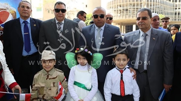 بالصور.. محافظ المنوفية يكرم 17 من الأمهات والآباء المثاليين بالصور.. محافظ المنوفية يكرم 17 من الأمهات والآباء المثاليين