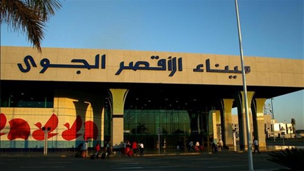 مصرى يتنازل عن 50 ألف جنيه حاول تهريبها بمطار الأقصر