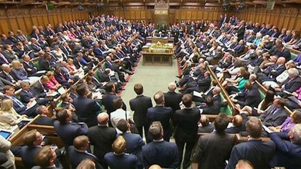 برلمانيون يتهمون الحكومة البريطانية بالفشل 