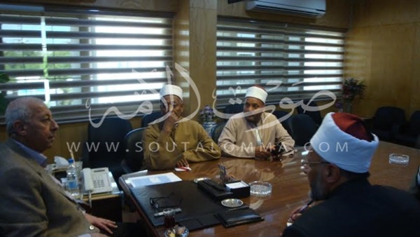 بالصور.. محافظ أسوان يستقبل قافلة دعوية من مجمع البحوث الإسلامية