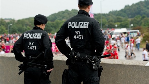 ألمانيا تعتقل ثلاثة يقودون سيارة بلوحة ترخيص بلجيكية ألمانيا تعتقل ثلاثة يقودون سيارة بلوحة ترخيص بلجيكية